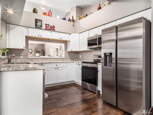 Builiding view three for 6356 Squire Lake, Flushing, MI. 48433