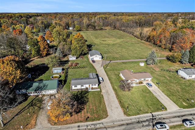 Builiding view eighteen for 944 Lukesport Rd, Quincy, MI. 49082