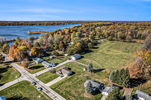 Builiding view two for 944 Lukesport Rd, Quincy, MI. 49082