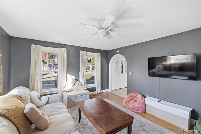 Builiding view eleven for 1086 Saginaw, Lapeer, MI. 48446