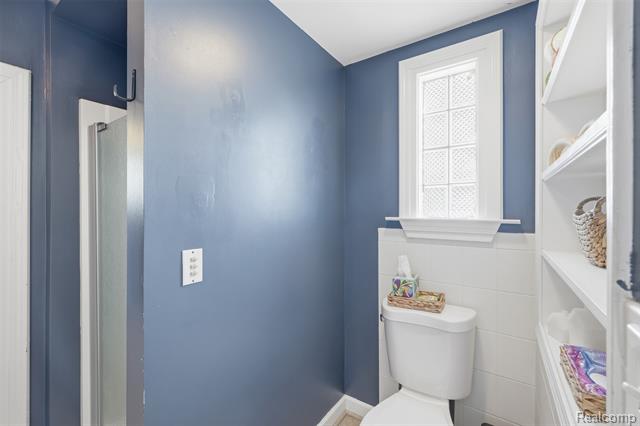 Builiding view five for 1086 Saginaw, Lapeer, MI. 48446