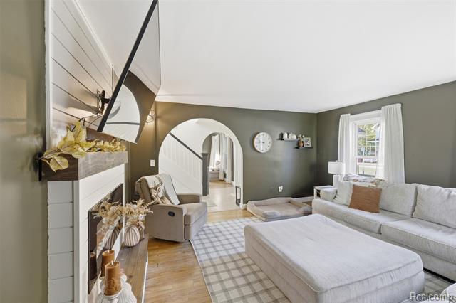 Builiding view four for 1086 Saginaw, Lapeer, MI. 48446