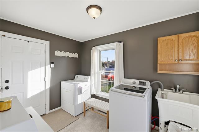 Builiding view nine for 1086 Saginaw, Lapeer, MI. 48446