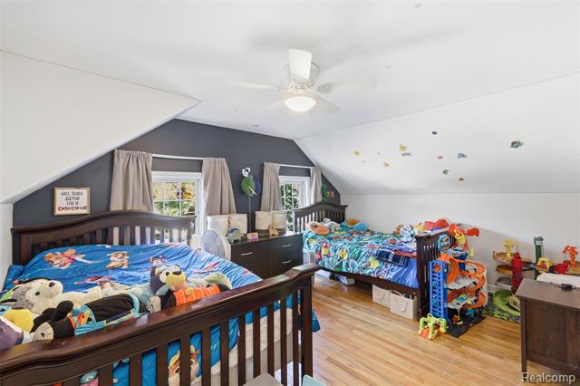 Builiding view seventeen for 1086 Saginaw, Lapeer, MI. 48446