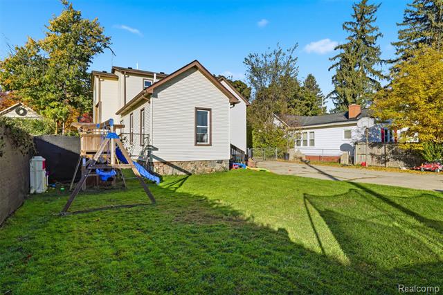 Builiding view twenty two for 1086 Saginaw, Lapeer, MI. 48446