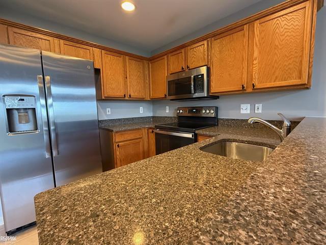 Builiding view eight for 35037 Windsor, New Baltimore, MI. 48047