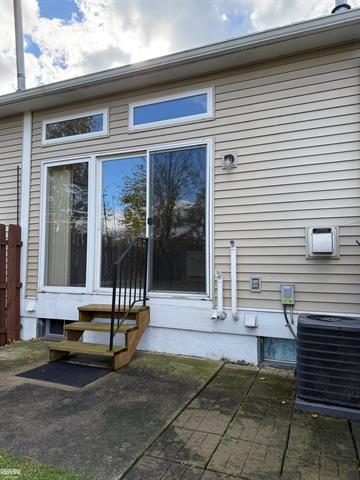 Builiding view thirty four for 35037 Windsor, New Baltimore, MI. 48047