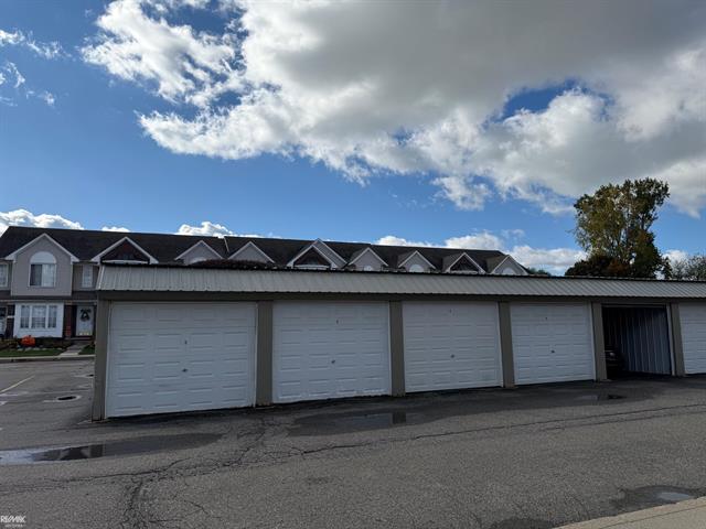 Builiding view thirty seven for 35037 Windsor, New Baltimore, MI. 48047