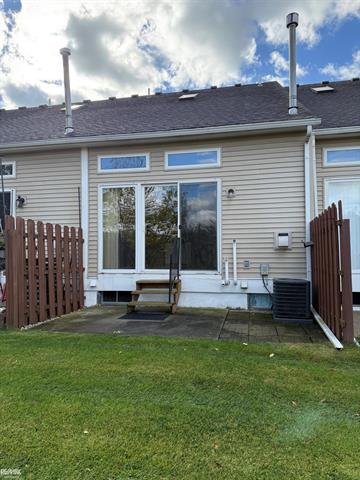 Builiding view thirty three for 35037 Windsor, New Baltimore, MI. 48047