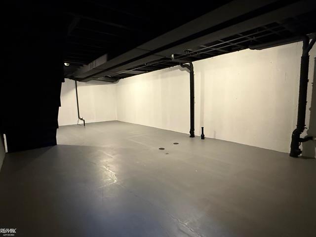 Builiding view thirty two for 35037 Windsor, New Baltimore, MI. 48047