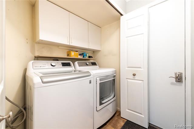 Builiding view seventeen for 18689 Hilltop, Riverview, MI. 48193