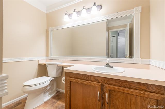 Builiding view sixteen for 18689 Hilltop, Riverview, MI. 48193