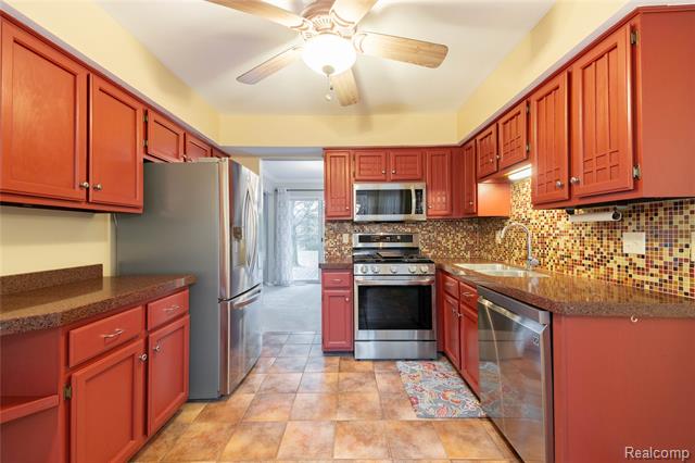 Builiding view thirteen for 18689 Hilltop, Riverview, MI. 48193