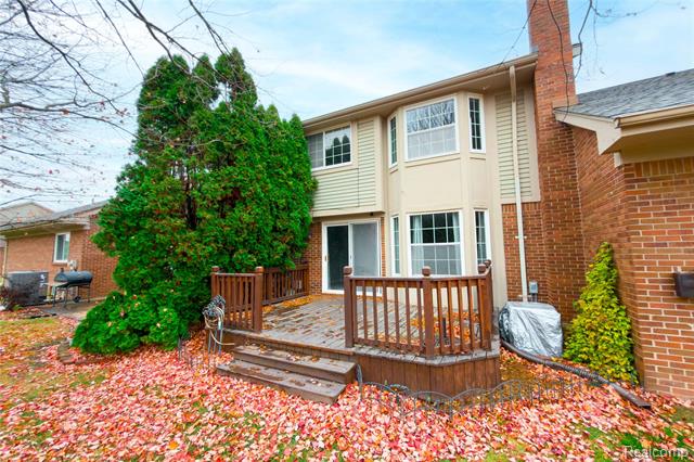 Builiding view thirty five for 18689 Hilltop, Riverview, MI. 48193