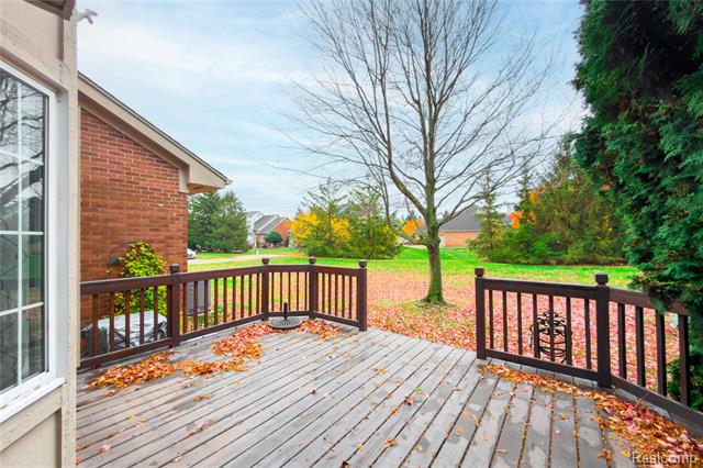 Builiding view thirty seven for 18689 Hilltop, Riverview, MI. 48193