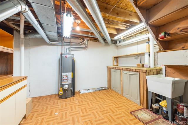 Builiding view thirty three for 18689 Hilltop, Riverview, MI. 48193