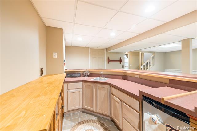 Builiding view thirty two for 18689 Hilltop, Riverview, MI. 48193