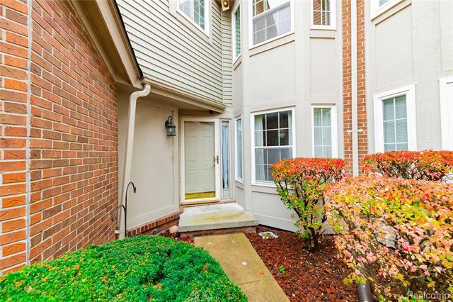 Builiding view three for 18689 Hilltop, Riverview, MI. 48193