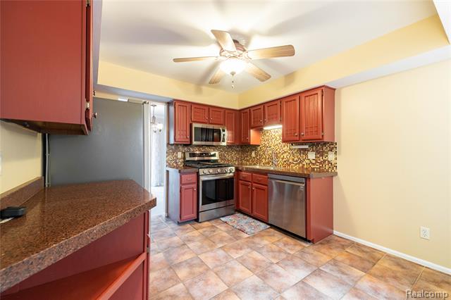 Builiding view twelve for 18689 Hilltop, Riverview, MI. 48193