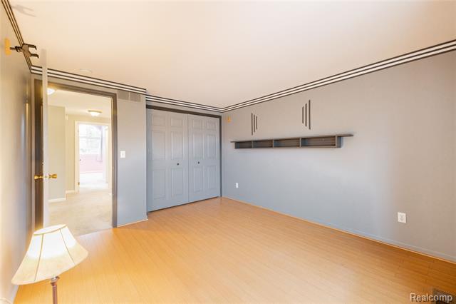 Builiding view twenty nine for 18689 Hilltop, Riverview, MI. 48193