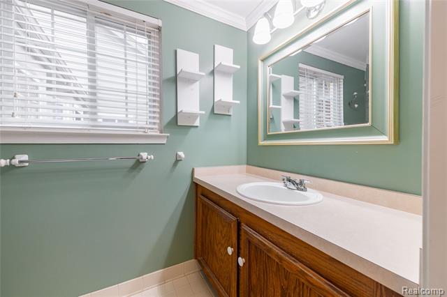 Builiding view twenty one for 18689 Hilltop, Riverview, MI. 48193