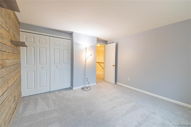 Builiding view twenty seven for 18689 Hilltop, Riverview, MI. 48193