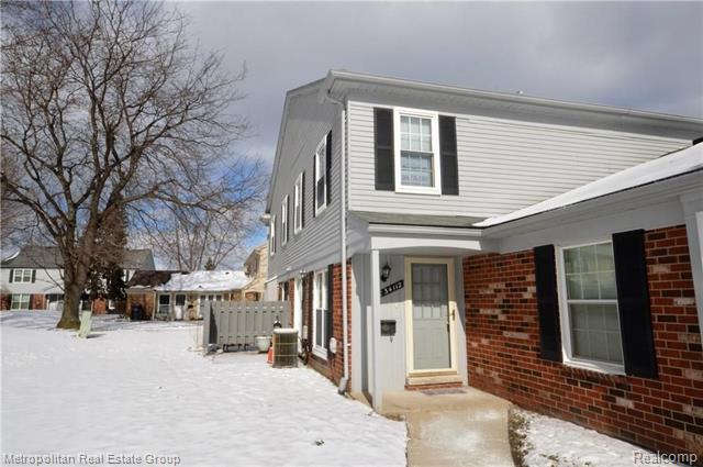 front view for 34112 Garfield Circle, Fraser, Mi. 48026