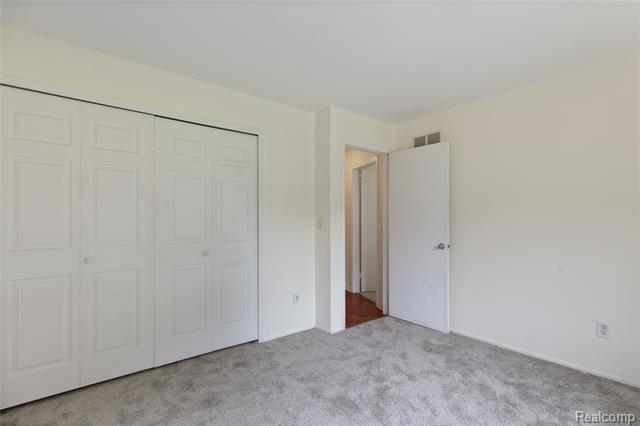 Builiding view ten for 14200 Ivanhoe Dr, Sterling Heights, MI. 48312