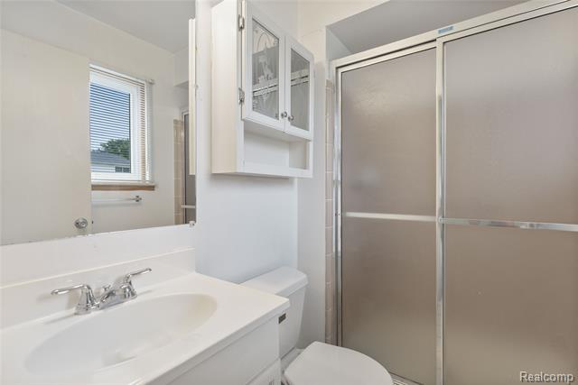 Builiding view thirteen for 14200 Ivanhoe Dr, Sterling Heights, MI. 48312