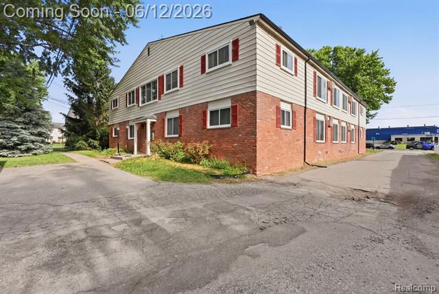 Builiding view one for 701 Maple, Clawson, MI. 48017