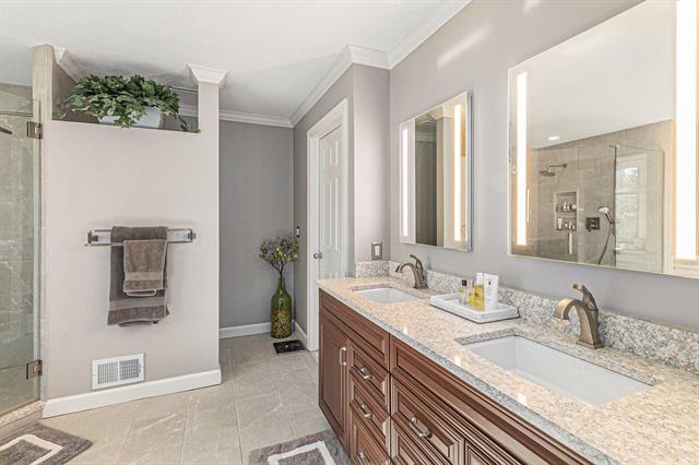 Builiding view fifteen for 4955 Quincy, Saline, MI. 48176