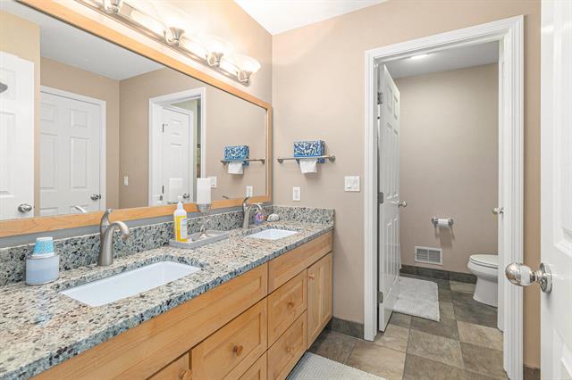 Builiding view nineteen for 4955 Quincy, Saline, MI. 48176