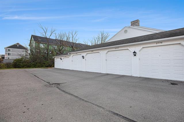 Builiding view eighteen for 2768 Knightsbridge, Ann Arbor, MI. 48105