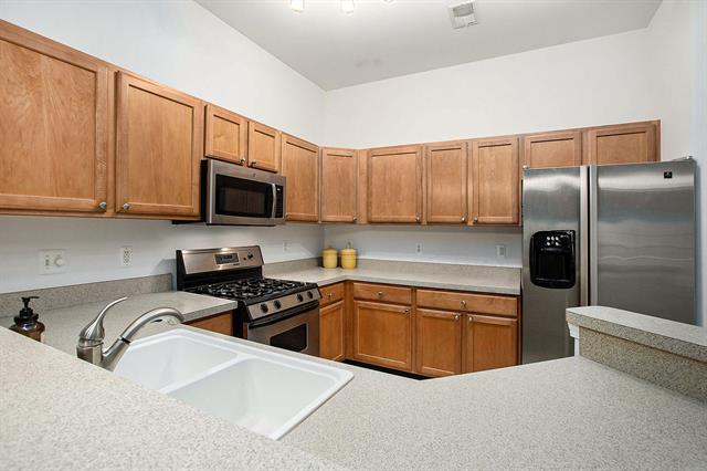 Builiding view four for 2768 Knightsbridge, Ann Arbor, MI. 48105