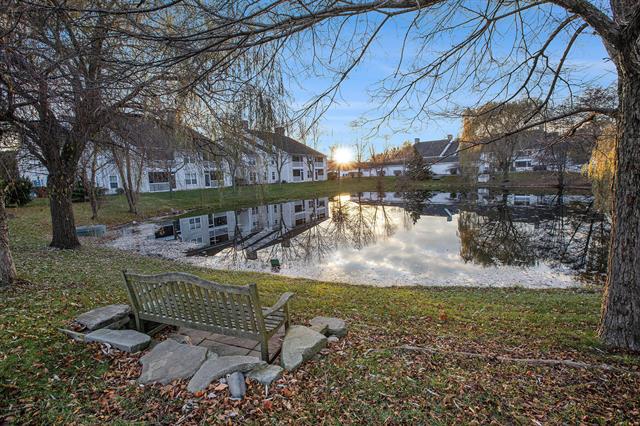 Builiding view nineteen for 2768 Knightsbridge, Ann Arbor, MI. 48105