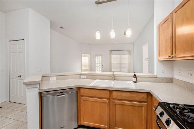 Builiding view six for 2768 Knightsbridge, Ann Arbor, MI. 48105