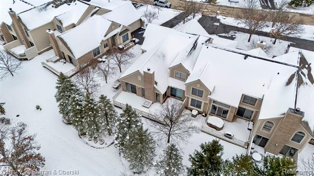 Builiding view fifty five for 16925 Lochmoor Circle East, Northville, MI. 48168