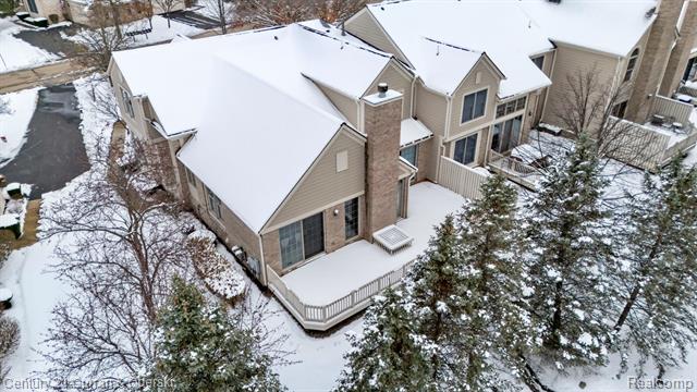 Builiding view fifty for 16925 Lochmoor Circle East, Northville, MI. 48168