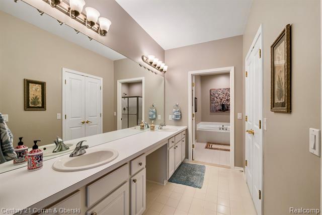 Builiding view twenty nine for 16925 Lochmoor Circle East, Northville, MI. 48168