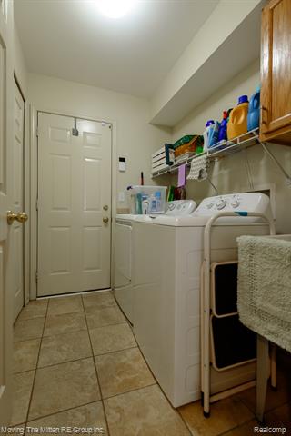 Builiding view fifteen for 1856 Kenwyck, Ypsilanti, MI. 48198