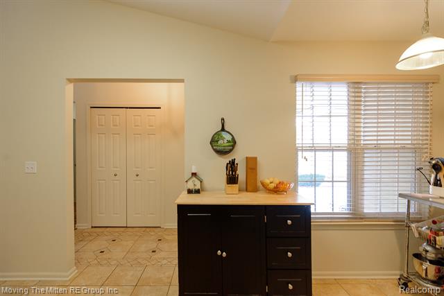 Builiding view fourteen for 1856 Kenwyck, Ypsilanti, MI. 48198