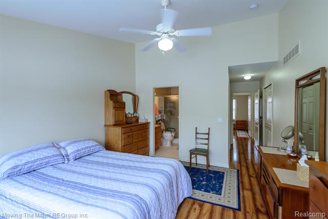 Builiding view seventeen for 1856 Kenwyck, Ypsilanti, MI. 48198