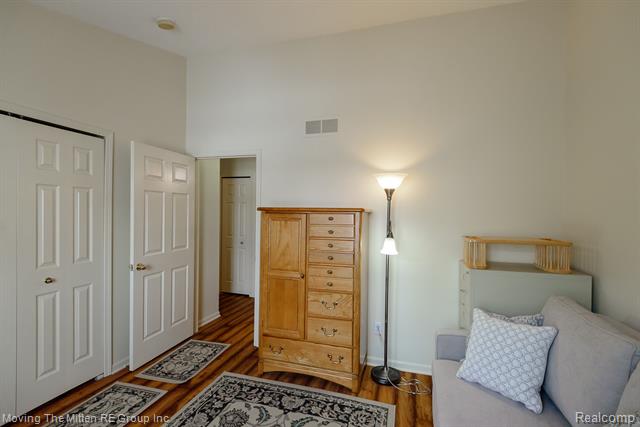 Builiding view twenty one for 1856 Kenwyck, Ypsilanti, MI. 48198