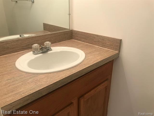 Builiding view eight for 28185 Raleigh Crescent, New Baltimore, MI. 48051