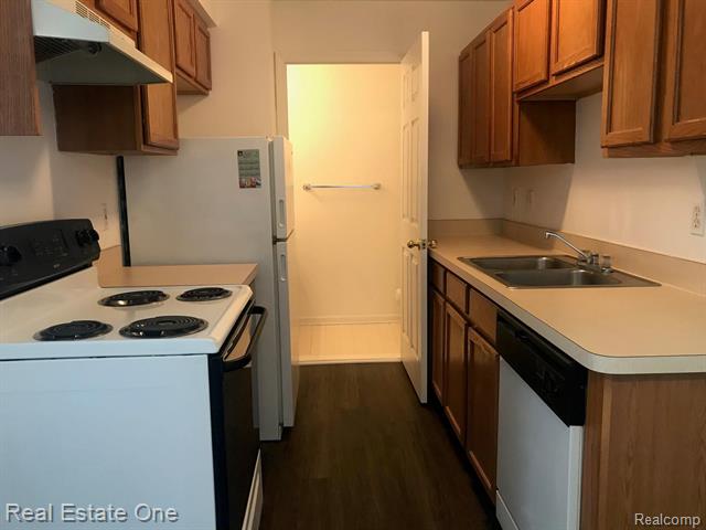 Builiding view four for 28185 Raleigh Crescent, New Baltimore, MI. 48051