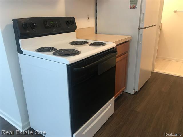 Builiding view seven for 28185 Raleigh Crescent, New Baltimore, MI. 48051