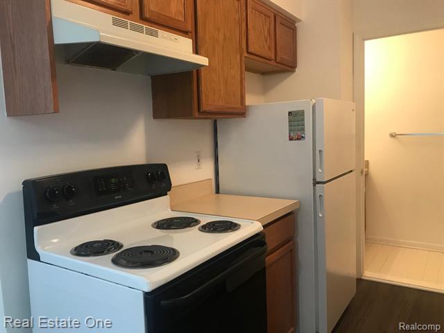 Builiding view six for 28185 Raleigh Crescent, New Baltimore, MI. 48051