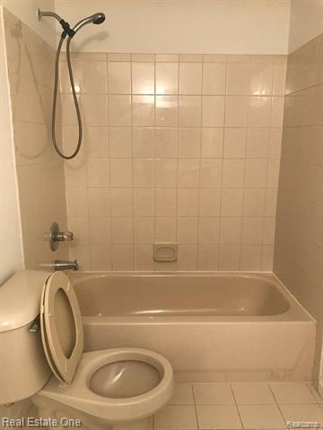 Builiding view sixteen for 28185 Raleigh Crescent, New Baltimore, MI. 48051