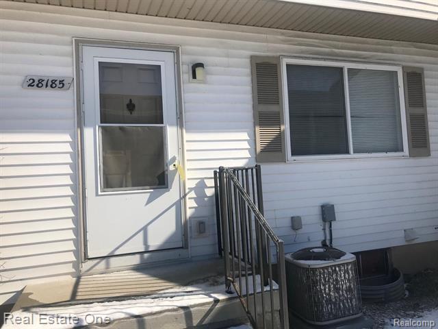 front view for 28185 Raleigh Crescent Drive, New Baltimore, Mi. 48051