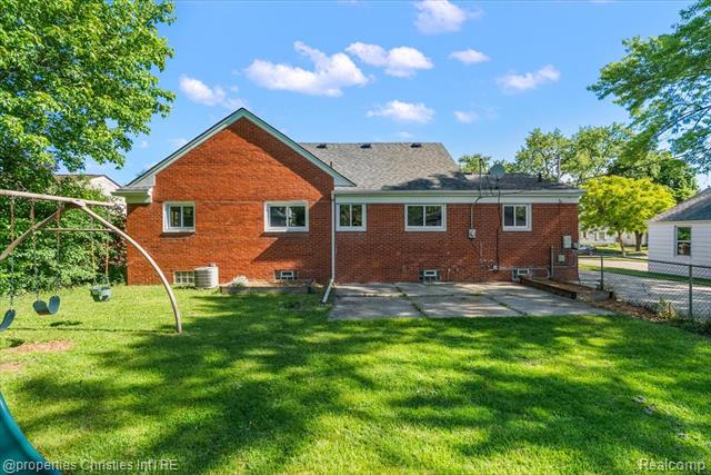 Builiding view thirty five for 14201 Kingston, Oak Park, MI. 48237